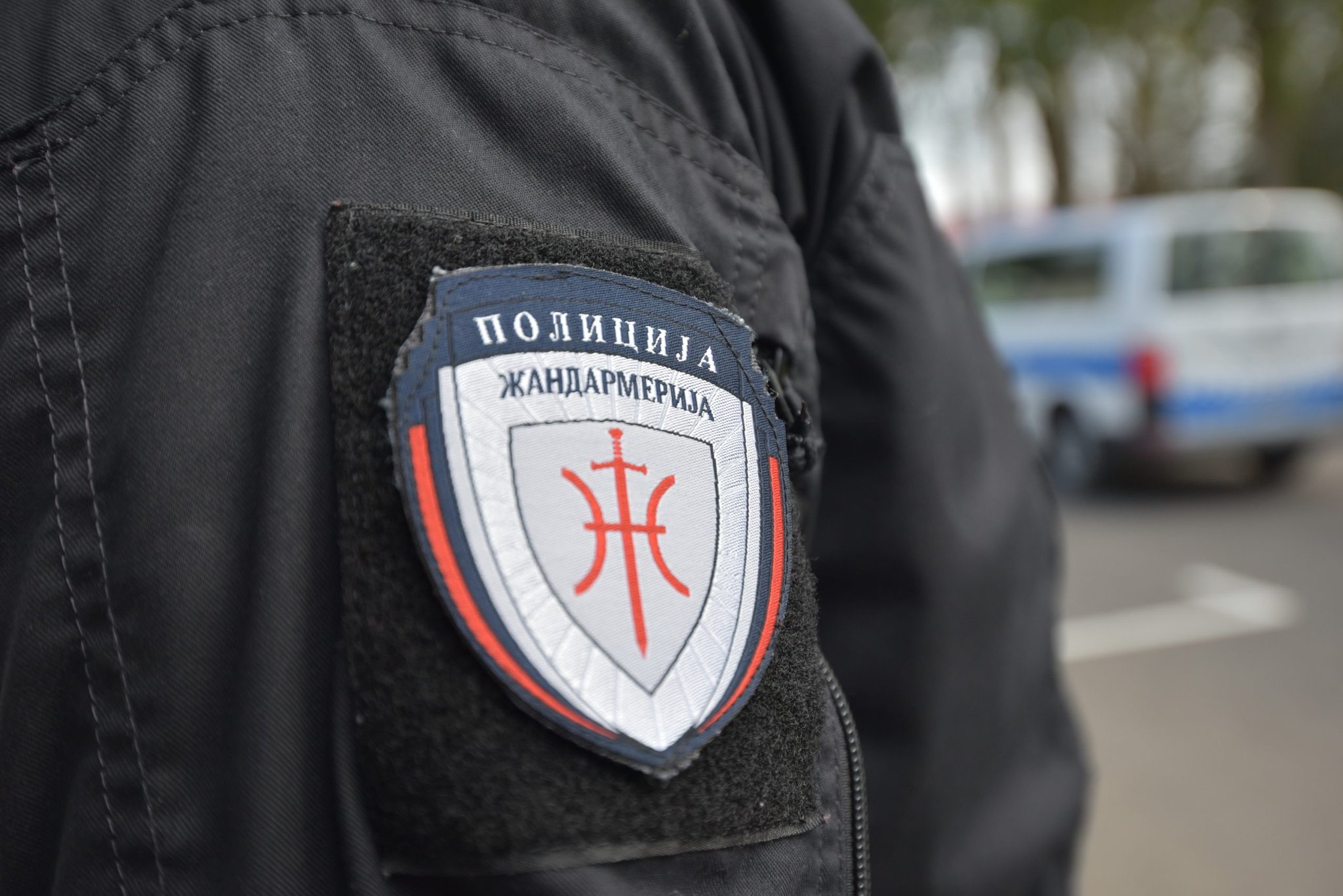 Prijedor: Zaključao se u stan nakon prijave za nasilje, hapsila ga žandarmerija