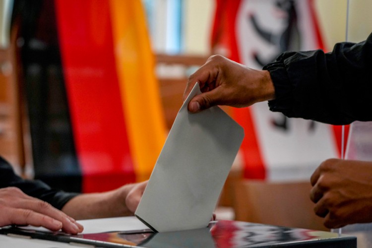 U Njemačkoj otvorena birališta za parlamentarne izbore