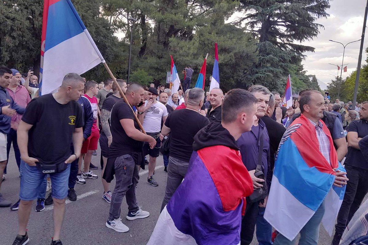 Protesti u Podgorici protiv rezolucije u Srebrenici: 