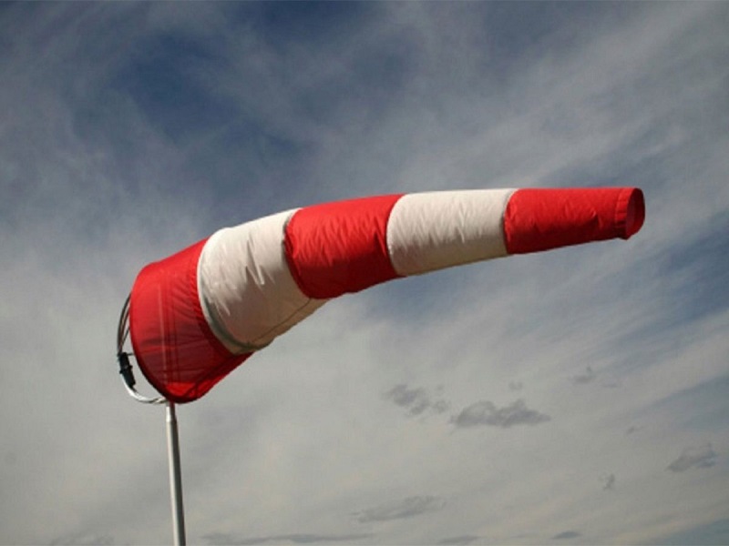 Naglo zahlađenje, uz jak i olujni vjetar