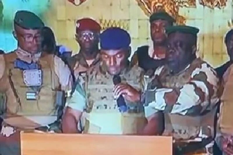 Vojni udar u Gabonu, bivši oficiri nakon izbora se pojavili na televiziji i saopćili da preuzimaju vlast