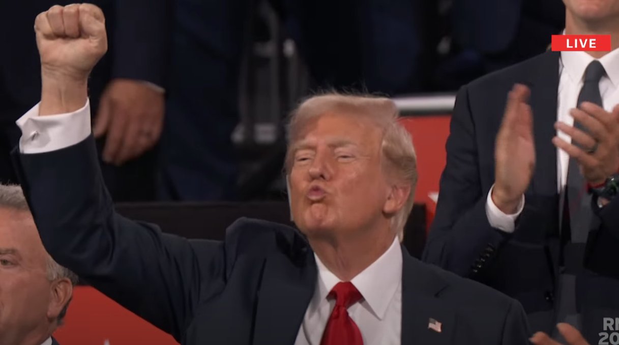 Donald Trump poslao poljubac Hulku Hoganu na skupu, on ga nazvao gladijatorom i herojom