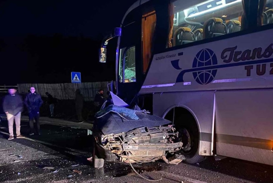 Teška nesreća kod Olova: Muškarac poginuo u sudaru auta i autobusa