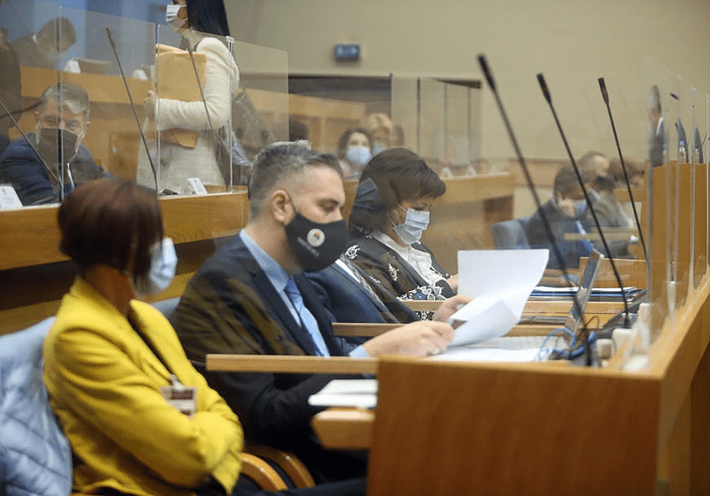 Digitalizacija materijala u Narodnoj skupštini: Vrijeme je da tone papira odu u zaborav