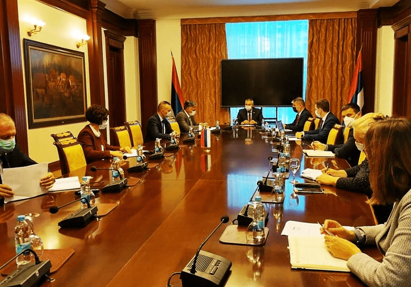 POGORŠANA EPIDEMIOLOŠKA SITUACIJA Preporuka je da se maske nose i na OTVORENOM