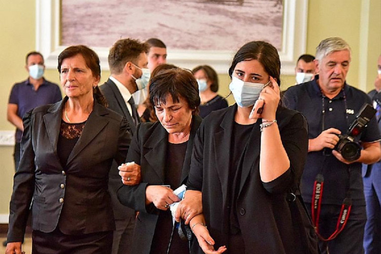 Crnu Goru ujedinili BOL i tuga