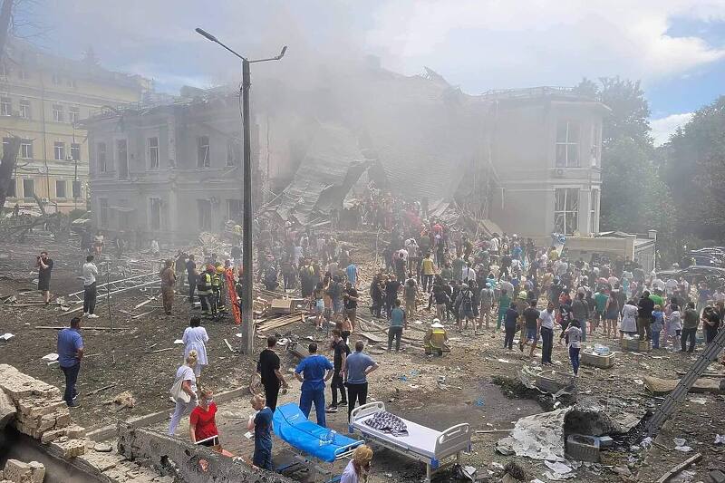 Posljedice ruskog raketnog napada na Ukrajinu: Ubijene 33 osobe, 144 povrijeđene