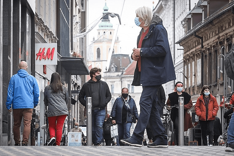 Slovenija od ponedjeljka dozvoljava javna okupljanja do 100 ljudi