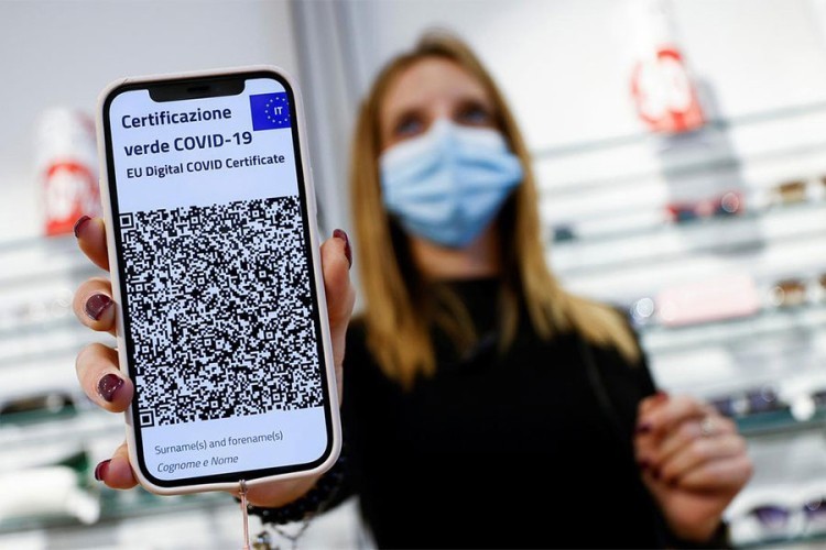 Francuski hakeri napravili 54.000 lažnih kovid propusnica