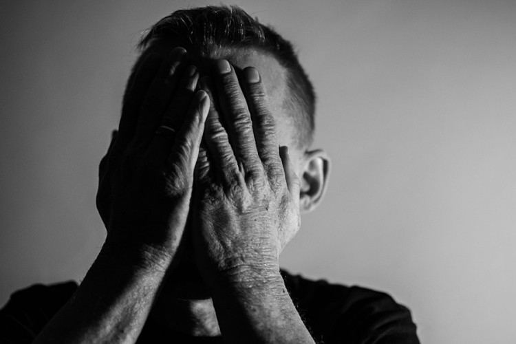 SZO: Pandemija pogoršala mentalno zdravlje ljudi