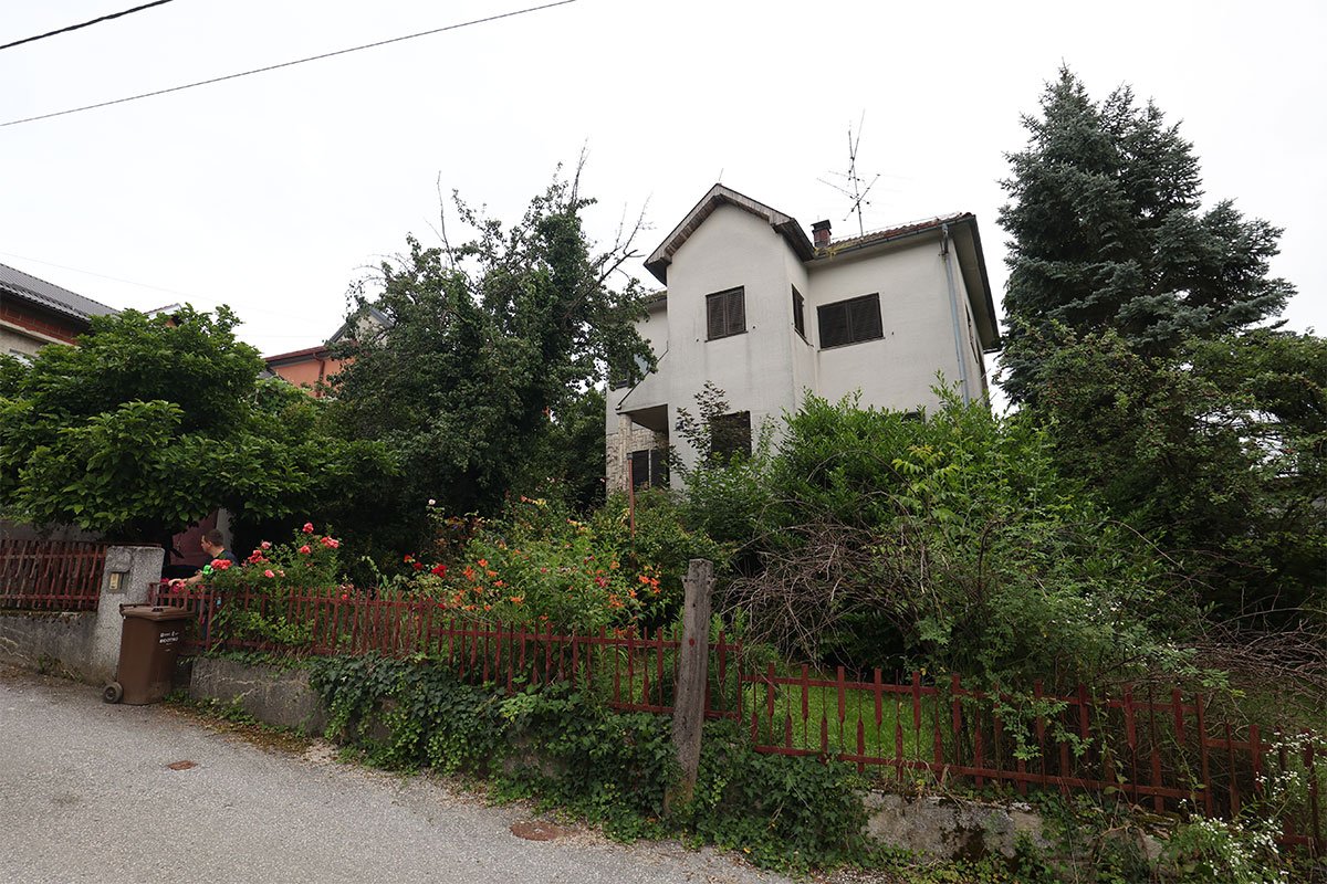 Strava u Zagrebu: Muškarac hodao go sa sjekirom, policija mu u kući pronašla tijelo žene