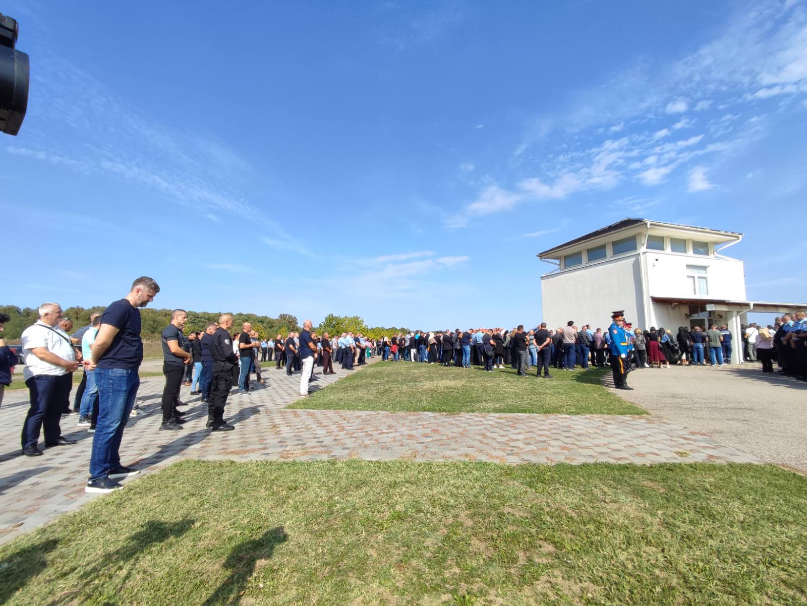 U Bijeljini sahranjen Nenad Marković (FOTO)