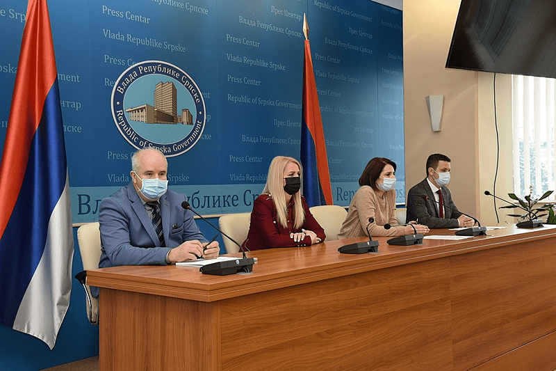 U Srpskoj se zatvaraju škole, kafići, tržni centri i frizerski saloni na sedam dana