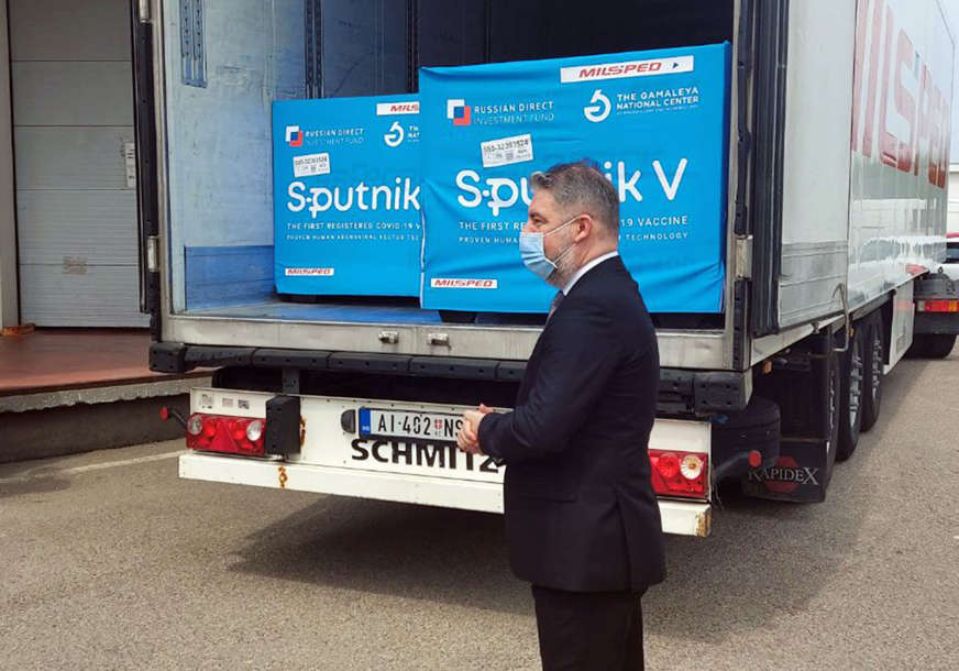 Sutra u Srpsku stiže 25.000 doza vakcina 