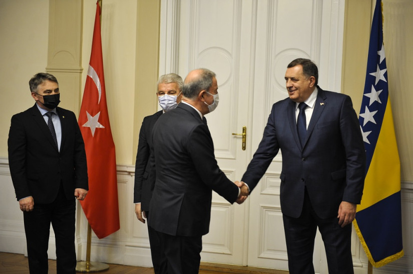 Ministar odbrane Turske stigao u Predsjedništvo BiH, dočekao ga i Dodik