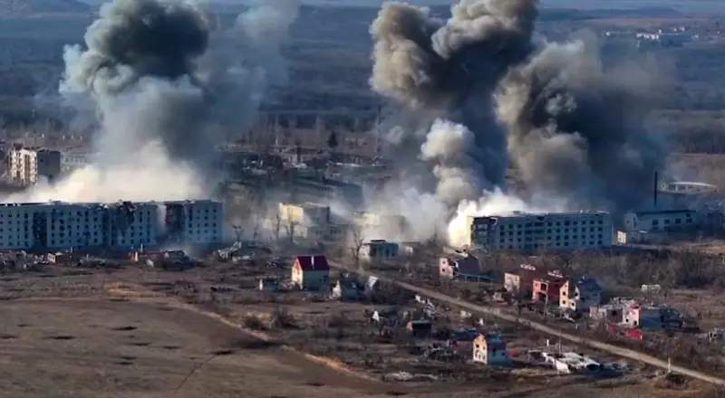 Objavljeni snimci napada FAB-a sa UMPC-om na lokacije ukrajinskih oružanih snaga na istočnoj periferiji Chasov Yar-a