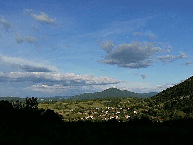 Vrijeme oblačno, uveče padavine