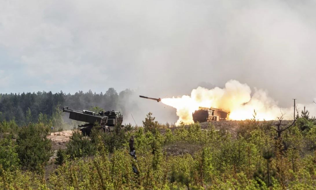 UŽIVO /VIDEO/ Rusija juri sina britanskog poslanika:„Moraće da bježi do kraja života“;Prvi snimci ukrajinskog bombardovanja centra Donjecka;Lavrov dao intervju za RTRS; Borbe na više lokacija 