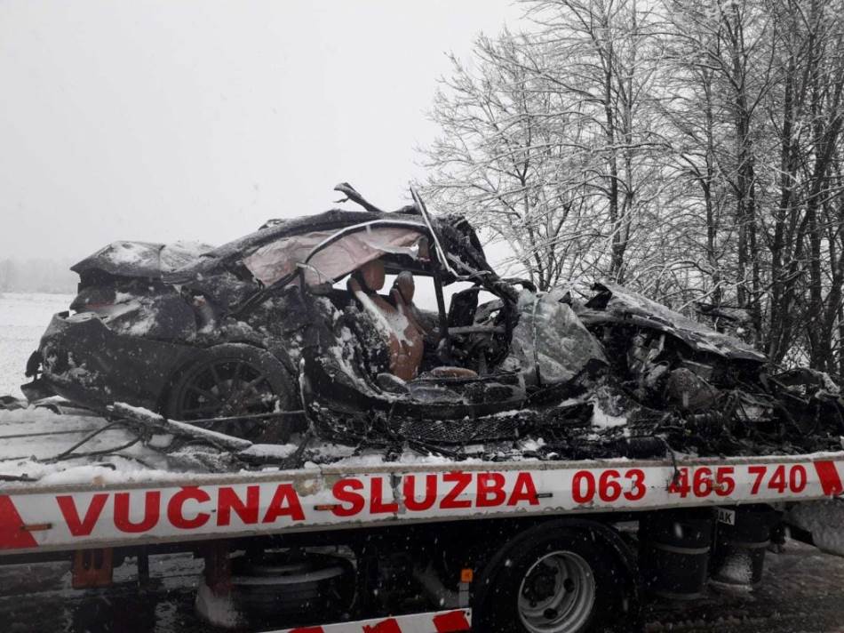 U stravičnoj nesreći kod Orašja stradala dva mladića