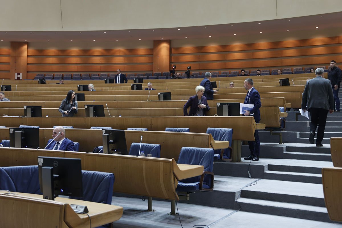 Odbijena deklaracija o zaustavljanju kupovine zgrade UIO