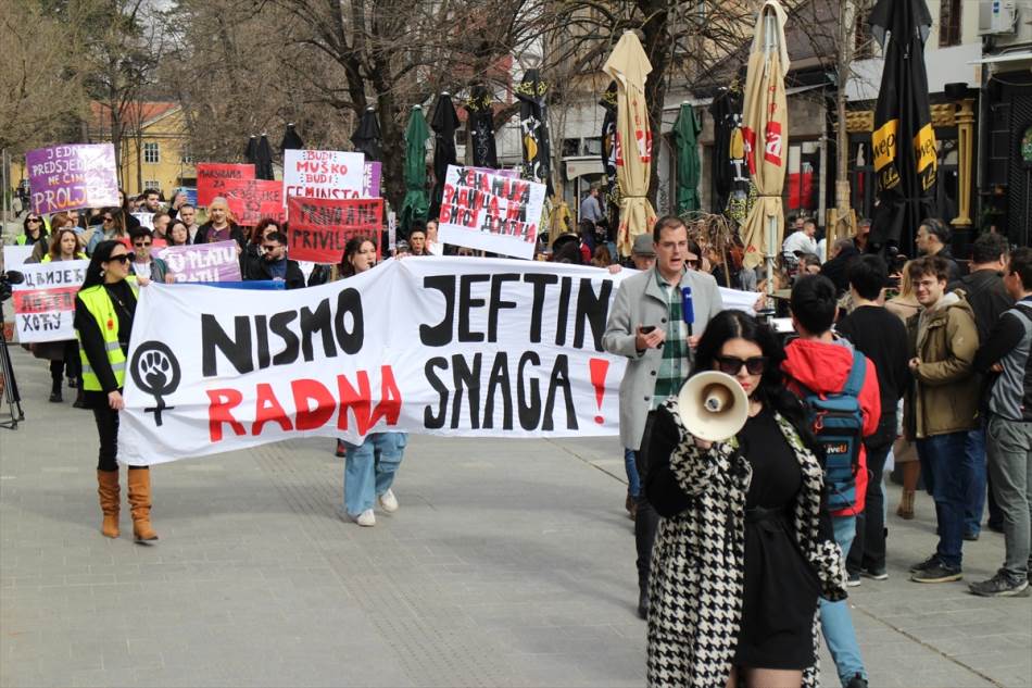 Policija istražuje vrijeđanje i otimanje LGBTQ zastave u Banjaluci