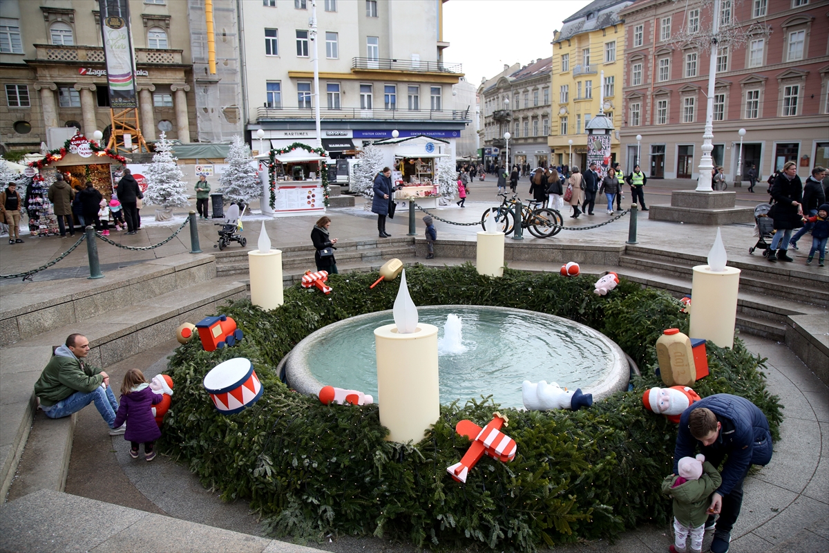 Zagreb: Na Badnjak ulice prepune ljudi (FOTO)
