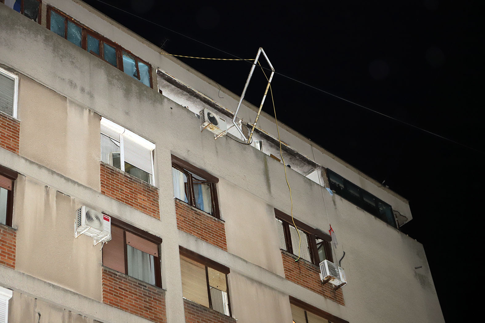 Jutro nakon stravične eksplozije u Smederevu, policija i dalje ispred zgrade gdje se raznio muškarac