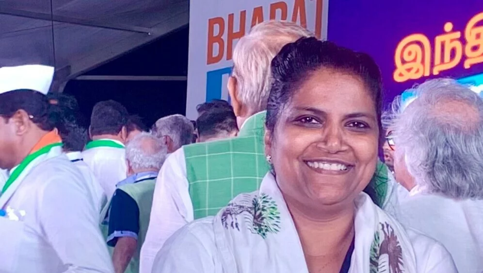 ZOVU JE U HRVATSKU,U SRBIJI 