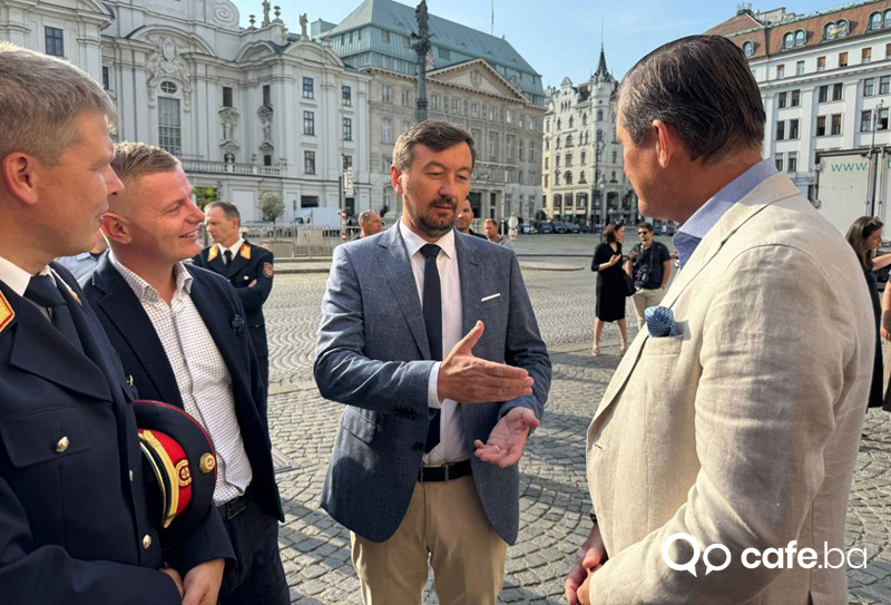 Donacija iz Austrije: Dva vatrogasna vozila krenula iz Beča za Sarajevo (FOTO)