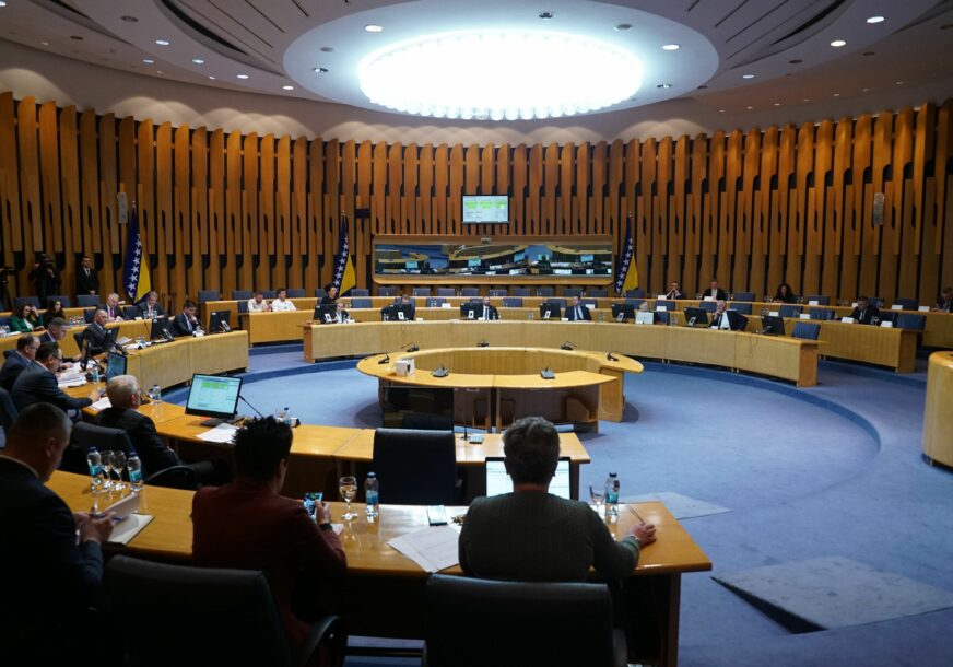 NAKON DVA I PO MJESECA Bošnjački delegati se vraćaju u Dom naroda BiH, ali s nerazumnim prijedlogom