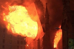 JEZIVO! Poginulo 25 ljudi u požaru u crkvi
