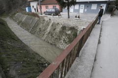 HEROJSKI PODUHVAT POLICAJACA Iz rijeke u Banjaluci izvukli starijeg čovjeka i spasili mu život