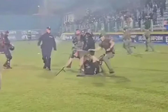 Pogledajte munjevitu reakciju policije kojom su spriječili huligane Širokog da napadnu igrače Sarajeva
