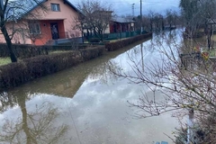 Velike poplave oko Gospića, kuće pod vodom