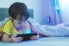  Sve više djece ima govorne poteškoće! Da li telefon šalje mališane logopedu?