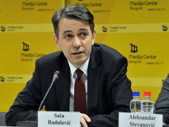 Radulović (DJB): Ukinite vanredno stanje inače će privreda Srbije biti uništena
