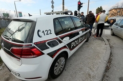 MOTOCIKLISTA UDARIO PJEŠAKA U saobraćajnoj nesreći u Sarajevu povrijeđene dvije osobe
