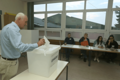 BOSANSKO GRAHOVO DOBILO GRADONAČELNIKA Kanadidat SNSD Uroš Đuran proglasio pobjedu