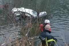 STRAVIČNA TRAGEDIJA: AUTO SA ČETIRI DJEVOJKE SLETIO U RIJEKU! IMA MRTVIH I POVRIJEĐENIH