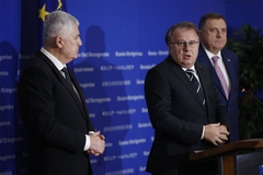 Dogovor lidera kratko trajao, Izborni zakon prva žrtva