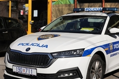 Užasne scene u Hrvatskoj: Muškarac bacio zapaljenu flašu sa benzinom na djevojčicu od godinu dana