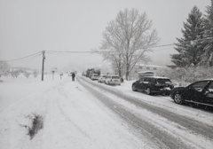 SMETOVI NA POJEDINIM PREVOJIMA Snijeg pada u dijelovima BiH, saobraćaj otežan