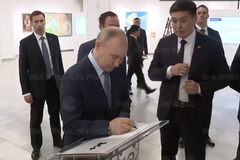 Putinu se pokvarila olovka, obezbjeđenje se hvatalo za džepove (VIDEO)