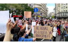 Nakon "megaeksluzivnog" intervjua sa serijskim silovateljem: Počeo novi protest ispred Informera