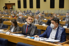 Stanivuković se od zaposlenih u Skupštini oprostio tortama