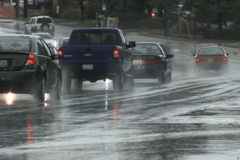 Saobraćaj usporen zbog snijega u višim i kiše u nižim predjelima