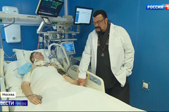 Stiven Sigal posjetio žrtve terorističkog napada u Moskvi