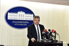 MIĆO MIĆIĆ NA RESPIRATORU Aktuelni gradonačelnik Bijeljine u TEŠKOM ZDRAVSTVENOM STANJU