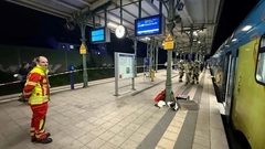 Drama u njemačkom vozu: Muškarac zaglavio ruku tražeći AirPods, uslijedila složena akcija spašavanja