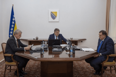 KOMŠIĆ TVRDI "Dodik ne želi da se izjasni o prijedlogu da Savjet ministara dostavi izveštaj o donacijama za migrantsku krizu"